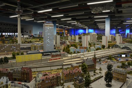 Loxx am Alex - Miniatur Welten Berlin