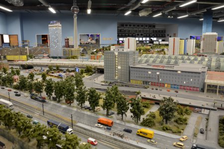 Loxx am Alex - Miniatur Welten Berlin