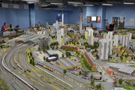Loxx am Alex - Miniatur Welten Berlin