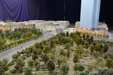 Loxx am Alex - Miniatur Welten Berlin