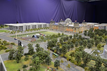 Loxx am Alex - Miniatur Welten Berlin