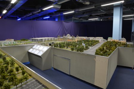 Loxx am Alex - Miniatur Welten Berlin