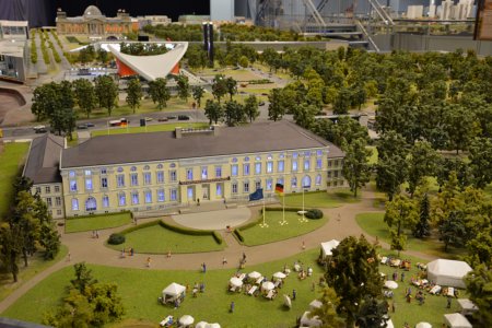 Loxx am Alex - Miniatur Welten Berlin