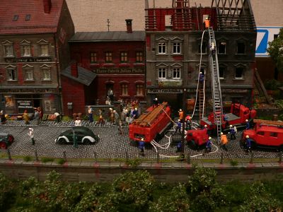 Diorama - H�userzeile mit Feuerwehreinsatz