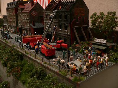 Diorama - H�userzeile mit Feuerwehreinsatz