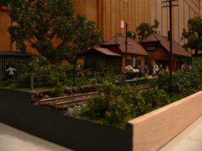Diorama - Haltepunkt an einer Bahnlinie