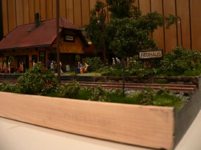 Diorama - Haltepunkt an einer Bahnlinie